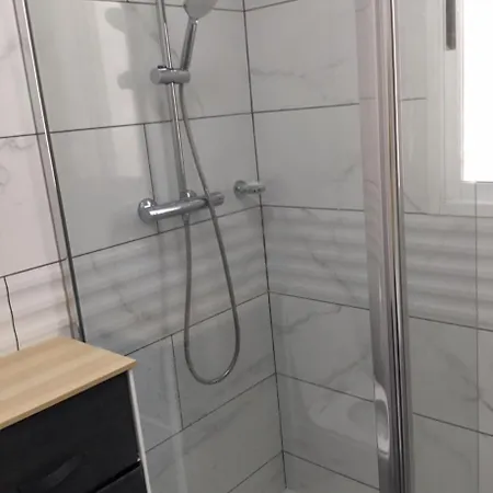 Lovely South Facing Refurbished Townhouse In Area 3* 比利亚马丁