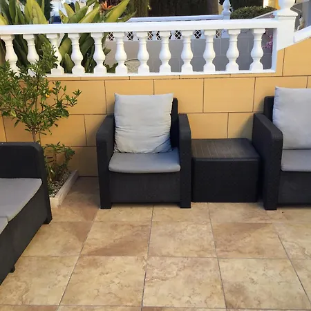 酒店 Lovely South Facing Refurbished Townhouse In Area 比利亚马丁