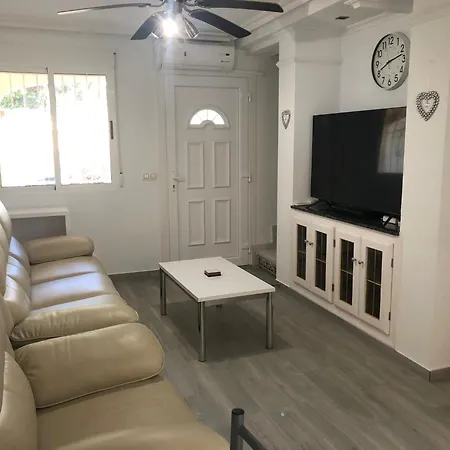 Lovely South Facing Refurbished Townhouse In Area 比利亚马丁