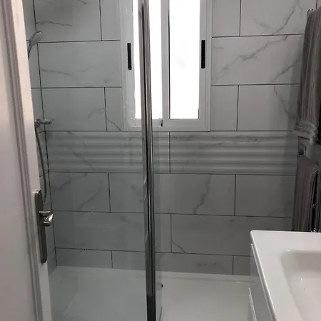 Lovely South Facing Refurbished Townhouse In Area 比利亚马丁